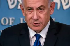 Netanyahu com olhar sério