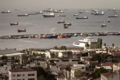 Bilim insanları, Marmara'da büyük bir deprem yaşanması sonucu oluşabilecek tsunaminin İstanbul'da kıyısı olan tüm ilçeleri etkileyebileceğini belirtiyor. 