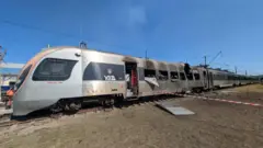 Потяг "Інтерсіті+" після російського обстрілу