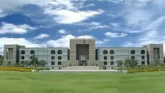 ஆமதாபாத்: இரவு முழுவதும் நூற்றுக்கணக்கான வீடுகளை இடித்த புல்டோசர்கள்; எந்த அடிப்படையில் இந்த நடவடிக்கை எடுக்கப்படுகிறது, காவல்துறை என்ன சொல்கிறது?