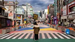 সোলের কর্তৃপক্ষ তাদের বাসিন্দাদের মধ্যে বাড়তে থাকা একাকীত্ব কমানোর জন্য উদ্যোগ নিয়েছে।