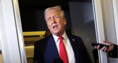 Donald Trump ayaa sheegay in uu aad ugu carooday madaxweynaha Ruushka Vladimir Putin ka dib toddobaadyo uu isku dayay in uu ka xaajoodo xabbad joojinta Ukraine.