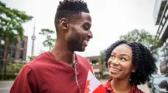 Man and woman dye look each oda wit smile