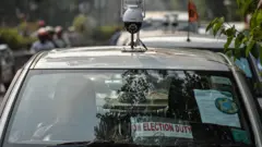 নির্বাচন কমিশনের গাড়ির মাথায় ক্যামেরা লাগানো রয়েছে