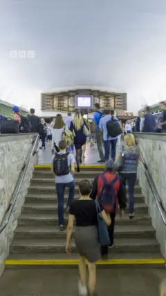 Люди в минском метро