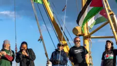 جزء من طاقم السفينة "مادلين"