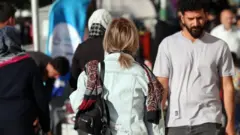 İran’da çok sayıda kadın başörtüsü yasağına uymuyor