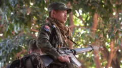 KNLA တပ်ဖွဲ့ဝင်တစ်ဦး (ပုံဟောင်း)