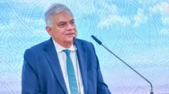 ජනාධිපති රනිල් වික්‍රමසිංහ ශ්‍රී ලංකාවේ අටවැනි විධායක ජනාධිපතිවරයා ලෙස තේරී පත්වී අදට (ජූලි 21) දෙවසරක කාලයක් සම්පූර්ණ වේ. ඇතැමුන් ඔහු ‘රනිල් රාජපක්ෂ’ ලෙස හඳුන්වයි. තවත් සමහරෙක් ඔහුට 'පිං ජනපති' ලෙස ද විවේචන කරති.