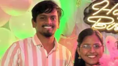 या दुर्घटनेत,लेकीचा पहिला वाढदिवस साजरा करणाऱ्या उत्कर्षा जोईल आणि तिच्या पालकांचा मृत्यू झालाय.