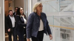 President of di National Rally (Rassemblement National, RN) parliamentary group, Marine Le Pen, leave Paris courthouse. 