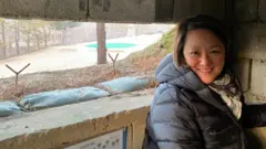 Jean H Lee, sentada dentro de un búnker en el lado de Corea del Sur de la ZDC
