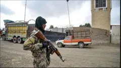 Askari Taliban ah oo waardiye ka haya xadka Afgaanistaan ​​iyo Pakistan ee Spin Boldak, sanadka 2022
