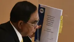 พรรคฝ่ายค้านเรียกการอภิปรายครั้งนี้ว่าเป็นการ "กระชากหน้ากากคนดี"