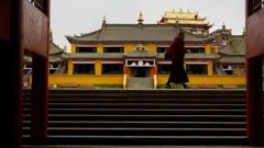 達賴喇嘛迎接90歲生日 BBC走訪曾經的藏區抗議中心