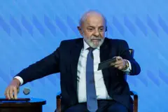 Lula da Silva señalando