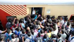 రైలు దగ్గర రద్దీ