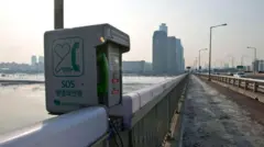 সউল হান রিভার সেতু থেকে আত্মহত্যার চেষ্টা সংক্রান্ত উপাত্ত নিয়ে মন্তব্য করেছেন কাউন্সিলর কিম