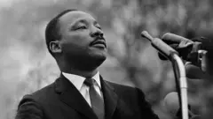 Dr Martin Luutar Kiing Jr Bitootessa 25, 1965 Alabama, Montgomery keessatti namoota kuma 25 duratti wayita haasaa taasisetti