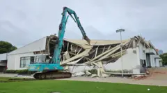 అక్కినేని నాగార్జునకు చెందిన ఎన్‌ కన్వెన్షన్ కూల్చివేత