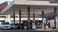 صورة لمحطة وقود.