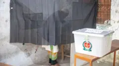 ফেব্রুয়ারিতে সংসদ নির্বাচন হওয়ার কথা রয়েছে (ফাইল ছবি)