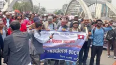 नेपाल शिक्षक महासङ्घले निकालेको जुलुसमा सहभागी शिक्षकहरू (फाइल तस्बिर) 