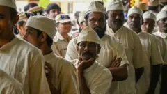 ਕਿਸੇ ਜੇਲ੍ਹ ਵਿੱਚ ਕੈਦੀ