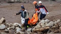 longsor-timbun-puluhan-rumah-di-bandung-barat-sebanyak-17-orang-meninggal-dunia