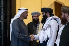 محمد بن زايد في لقاء مع سراج الدين حقاني 