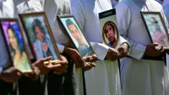 නැගෙනහිර විශ්වවිද්‍යාලයේ 2004 සිට 2006 දක්වා උපකුලපති ලෙස කටයුතු කළ මහාචාර්ය සිවසුබ්‍රමනියම් රවිද්‍රනාත් පැහැරගෙන යාම සහ ඔහු අතුරුදන් කරවීම සම්බන්ධයෙන් කෙරෙන විමර්ශනයකට අදාළව ඔහු අත්අඩංගුවට ගැණිනි.