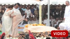  அஜித் பவார் உடலுக்கு குடும்பத்தினர் அஞ்சலி