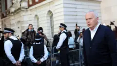 هیو ادواردز، مجری سرشناس پیشین بی بی سی