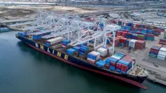 መርከብ ላይ የተጫነ ኮንቴነር