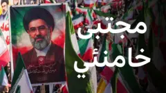 صورة مجتبى مرفوعة في مظاهرة في طهران