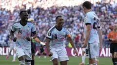 Jogadores da Bélgica comemoram o terceiro gol da equipe no jogo das oitavas de final contra os Estados Unidos