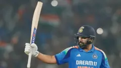 रोहित शर्माने 2023 च्या विश्वचषकात अफगाणिस्तानविरुद्ध वेगवान शतक झळकावले.