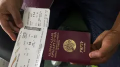 Qof safar ah oo sita baasaboorkii hore iyo tikid