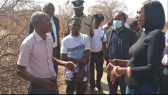 Aworan awọn alaṣẹ ti wọn ṣabẹwo sibudo abẹ dida naa