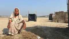 जमुद्दीन निशा का मकान भी प्रशासन ने तोड़ दिया है.