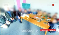 Ҳуқуқ-тартибот идоралари 15 нафар бола яширин "ҳужра"ларда ўқитилганини аниқлаган, болалар хонада хонтахта атродида ўтиришибди, юзлари ҳира қилинган, стол устида турли диний китблар бор