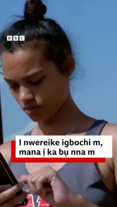Foto Cathy na-ele anya n'ekwentị ya