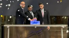 BAE'nin İsrail büyükelçisi Muhammed Al Khaja (sağda), Ittai Ben-Zeev ve Ahmed Al Zaabi ile