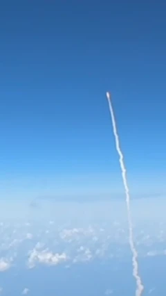 விமானத்தில் இருந்தபடி ஆர்டெமிஸ்-2 ஏவுதலை ரசித்த பயணிகள்