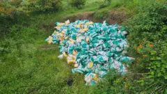 खतांच्या 2 हजार गोण्या नष्ट करण्यासाठी पडीक विहिरीत टाकल्या होत्या.
