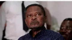 Oloogbe Anicet Ekane, o n wo orere ninu aworan yii.