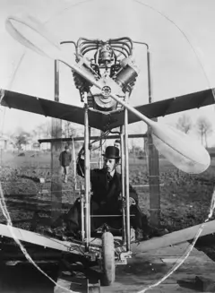 Santos Dumont en su avión