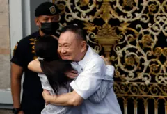 นาทีปล่อยตัว “ทักษิณ” รับการพักโทษ ออกจากเรือนจำ