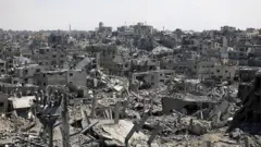 Edificios destruidos en Jan Yunis