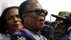 Onyeka Onwenu bin dey sing during one campaign rally for 2015